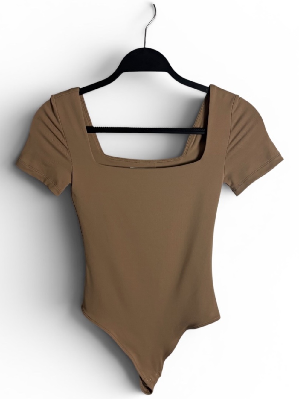Aritzia Babaton Women’s Size XS Contour Short Sleeve Body Suit Taupe/ Beige/tan
